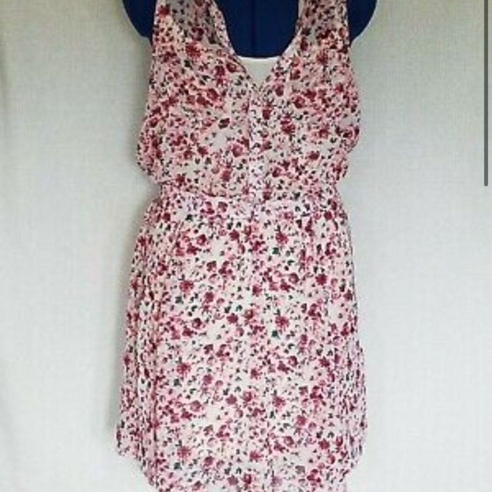 Floral collar dress with top buttons